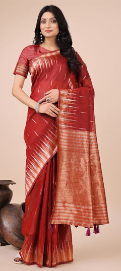 Red and Maroon color Saree in Linen fabric with Printed work
