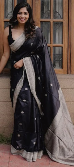 Black and Grey color Saree in Silk fabric with Weaving work