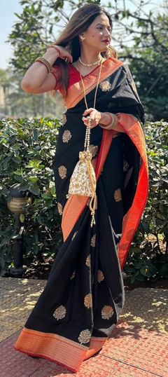 Black and Grey color Saree in Silk fabric with Weaving work