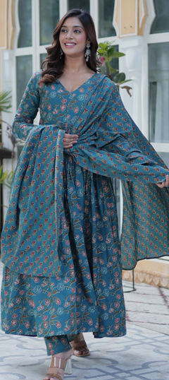 Blue color Salwar Kameez in Cotton fabric with Printed work