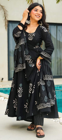 Black and Grey color Salwar Kameez in Cotton fabric with Digital Print, Floral work