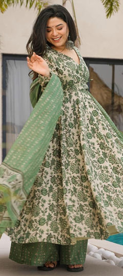 Green color Salwar Kameez in Cotton fabric with Digital Print, Floral work