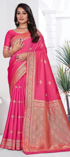 Green color Saree in Silk fabric with Weaving work