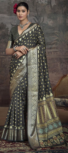 Green color Saree in Silk fabric with Printed, Weaving work