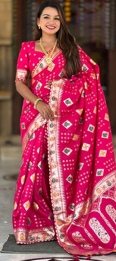 Pink and Majenta color Saree in Silk fabric with Weaving work