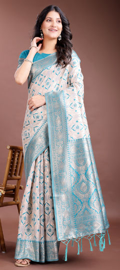 Green color Saree in Cotton fabric with Weaving work