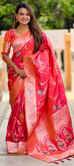 Pink and Majenta color Saree in Banarasi Silk fabric with Weaving, Zari work