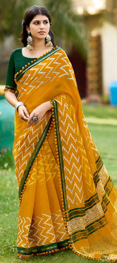 Yellow color Saree in Malmal fabric with Lace, Printed work