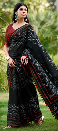 Black and Grey color Saree in Malmal fabric with Lace, Printed work