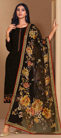 Green color Salwar Kameez in Chiffon fabric with Embroidered, Thread work
