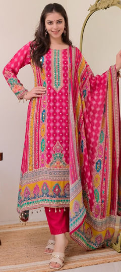 Pink and Majenta color Salwar Kameez in Cotton fabric with Digital Print, Mirror work