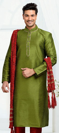 Green color Kurta in Dupion Silk fabric with Embroidered, Thread work