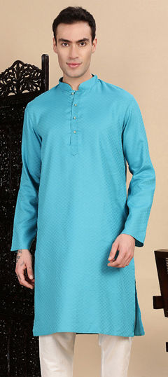 Green color Kurta in Cotton fabric with Thread work