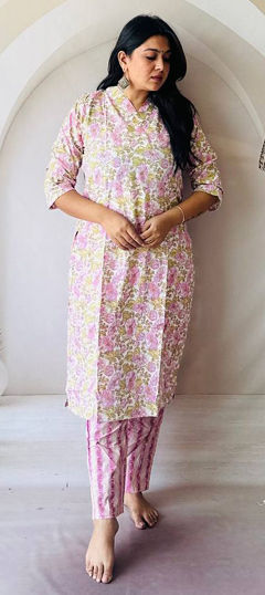 Pink and Majenta color Salwar Kameez in Cotton fabric with Floral, Printed work