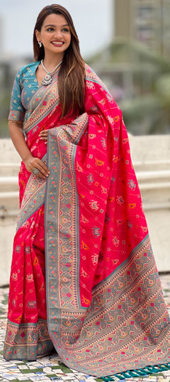 Pink and Majenta color Saree in Patola Silk, Silk fabric with Weaving work
