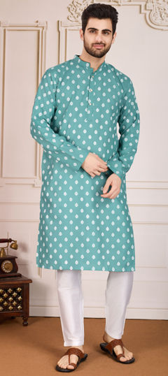 Green color Kurta Pyjamas in Cotton fabric with Printed work