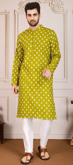 Green color Kurta Pyjamas in Cotton fabric with Printed work