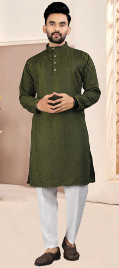 Green color Kurta Pyjamas in Cotton fabric with Embroidered, Thread work