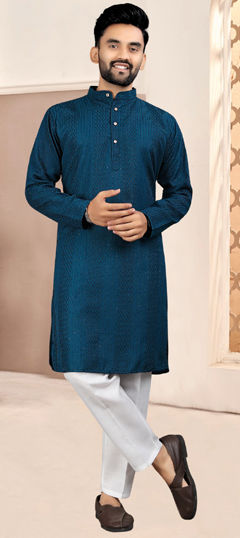 Green color Kurta Pyjamas in Cotton fabric with Embroidered, Thread work