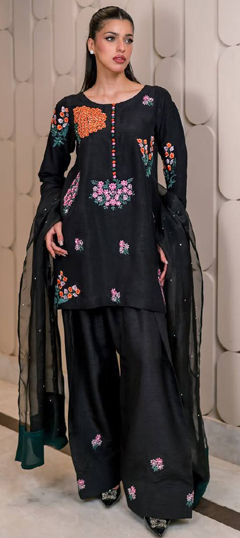 Pink and Majenta color Salwar Kameez in Crepe Silk fabric with Border, Embroidered, Thread, Zari work