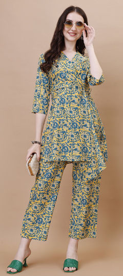 Yellow color Co-ords Set in Crepe Silk fabric with Printed work