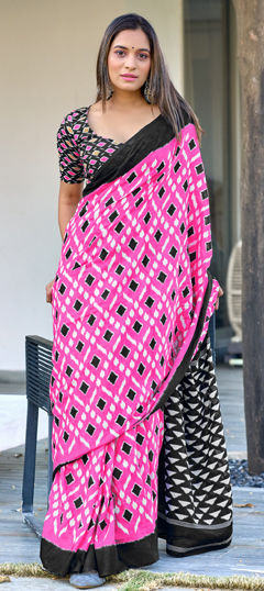 Pink and Majenta color Saree in Cotton, Malmal fabric with Printed work