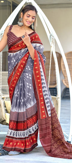 Black and Grey color Saree in Cotton fabric with Printed work