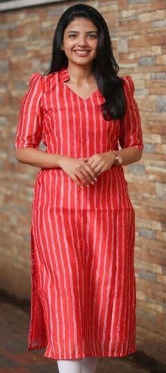 Red and Maroon, White and Off White color Kurti in Cotton fabric with Printed work