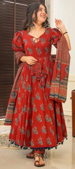 Red and Maroon color Salwar Kameez in Cotton fabric with Floral, Printed work