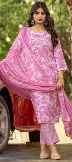 Pink and Majenta color Salwar Kameez in Cotton fabric with Floral, Printed work