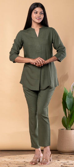 Green color Co-ords Set in Linen fabric with Thread work
