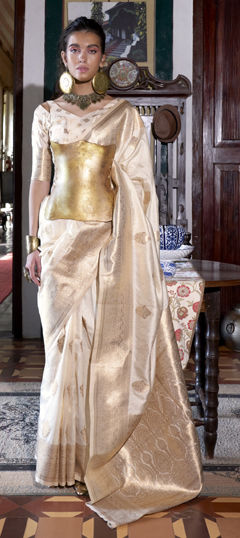 White and Off White color Saree in Handloom fabric with Weaving work