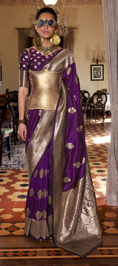 Purple and Violet color Saree in Handloom fabric with Weaving work