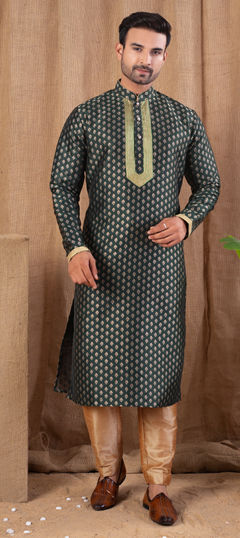 Green color Kurta Pyjamas in Jacquard fabric with Thread, Weaving work