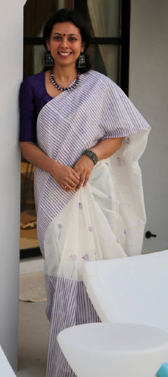 White and Off White color Saree in Linen fabric with Printed work