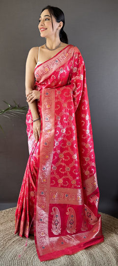 Pink and Majenta color Saree in Banarasi Silk fabric with Weaving work
