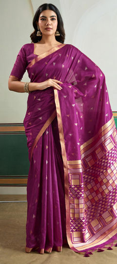 Pink and Majenta color Saree in Handloom fabric with Weaving work