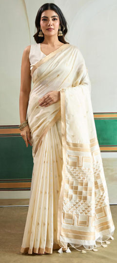 White and Off White color Saree in Handloom fabric with Weaving work