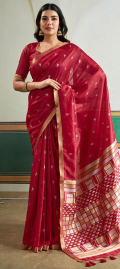 Red and Maroon color Saree in Handloom fabric with Weaving work