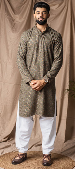 Green color Kurta Pyjamas in Rayon fabric with Embroidered, Thread work
