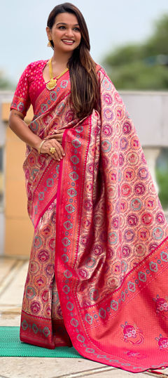Pink and Majenta color Saree in Kanjeevaram Silk fabric with Weaving work