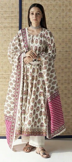 Multicolor color Salwar Kameez in Cotton fabric with Digital Print, Printed work