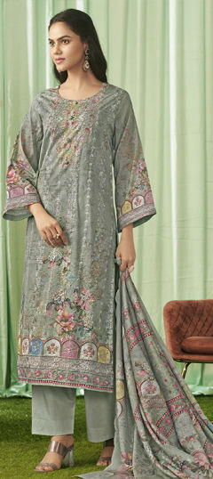 Green color Salwar Kameez in Cotton fabric with Digital Print, Printed, Thread work