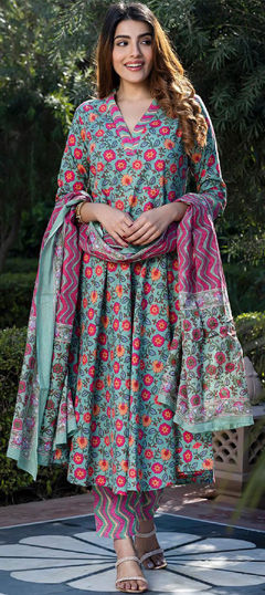 Green color Salwar Kameez in Cotton fabric with Floral, Printed work
