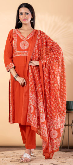 Beige and Brown color Salwar Kameez in Cotton fabric with Bandhej, Printed work