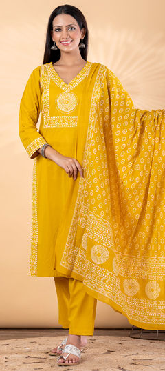 Yellow color Salwar Kameez in Cotton fabric with Bandhej, Printed work