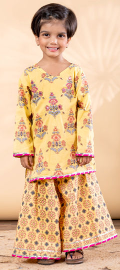 Yellow color Girls Top with Bottom in Cotton fabric with Printed work