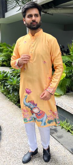 Yellow color Kurta Pyjamas in Cotton fabric with Digital Print work