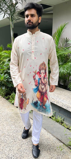 White and Off White color Kurta Pyjamas in Cotton fabric with Digital Print work