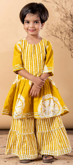 Yellow color Girls Top with Bottom in Cotton fabric with Printed work